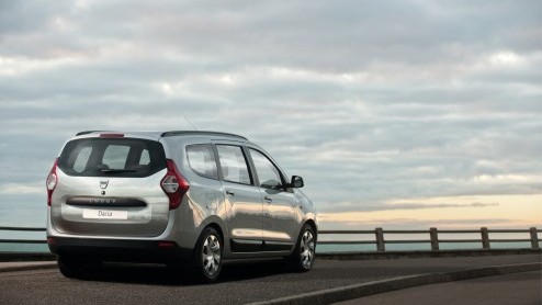 Goed nieuws voor ruimtezoekers. De nieuwe Dacia Lodgy staat vanaf vandaag bij de dealer. Prijzen van de vijf- of zevenzitter beginnen bij 15.290 euro, de diesel is er in een uitvoering met 20% bijtell