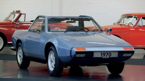 Techno Classica 2011 in Essen is vanaf nu geopend en toont tot 3 april de fraaie oldtimercollectie van diverse merken. Volkswagen neemt onder meer de allereerste Golf Cabriolet mee naar de beurs, een 