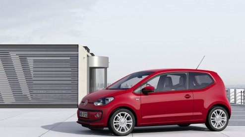 Volkswagen heeft groot nieuws vandaag. Met de nieuwe Up! bestormt het merk het populaire A-segment, zoals de Lupo dat ooit ook deed. Begin 2012 staat-ie al bij de dealer, met voorbeeldige CO2-cijfer