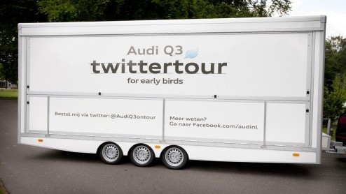 Audi begint vandaag met de Q3 twittertour. Dankzij een simpele tweet is het mogelijk om de compacte SUV ruim voor de marktintroductie te bestellen voor een bijzondere kennismaking. De Q3 wordt namelij