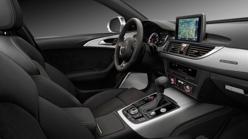 Audi versterkt het leveringsprogramma van de A6 met de 2.0 TFSI. De nieuwe instapper levert 180 pk en is verkrijgbaar met voorwielaandrijving in combinatie met een zesbak of Multitronic vanaf 44.500 e