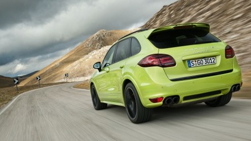 Porsche introduceert op de internationale autoshow van Peking de tweede generatie van de Cayenne GTS. Het sportieve alternatief tussen de Cayenne S en Turbo met een duidelijk eigen karakter.