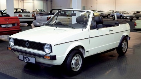 Techno Classica 2011 in Essen is vanaf nu geopend en toont tot 3 april de fraaie oldtimercollectie van diverse merken. Volkswagen neemt onder meer de allereerste Golf Cabriolet mee naar de beurs, een 