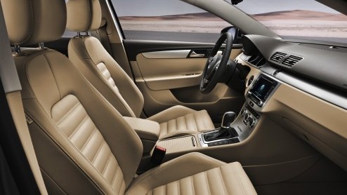 Aan het eind van volgende week beleeft de Volkswagen Passat Alltrack zijn wereldpremire op de Tokio Motor Show. Het is een stoere variant van de gewone Passat, leverbaar met vierwielaandrijving. Rond