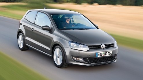 Volkswagen voert actie. Tot eind november krijgen Passat-kopers tweeduizend euro extra inruilvoordeel. Ook zijn drie luxe pakketten voor de Golf in de aanbieding. En tijdelijk is de Polo er vanaf 10.9