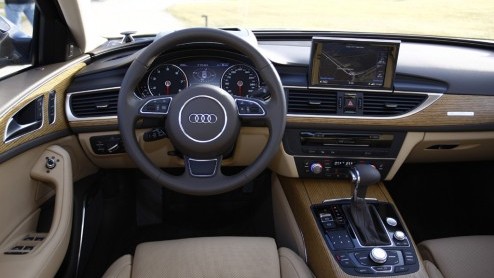 Wifi in de auto, volledige led-verlichting rondom, navigeren met Google Earth, night vision, de mogelijkheden zijn eindeloos in Audis nieuwe A6. Een regelrechte topklasse limousine die ook nog eens u