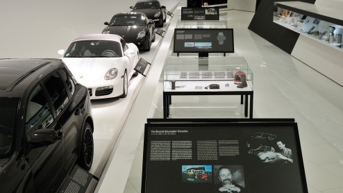 Het Porsche Museum in Stuttgart-Zuffenhausen opende onlangs zijn nieuwste tentoonstelling: 40 jaar Porsche Design. In deze speciale tentoonstelling zet Porsche het eigen designlabel centraal waaruit