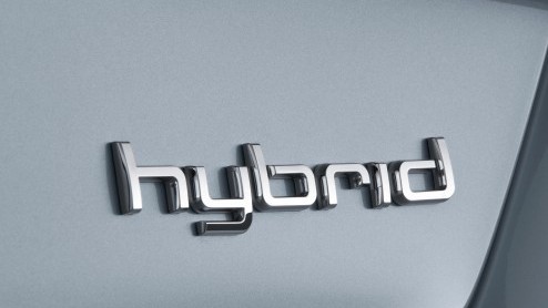 Het is officieel: de Audi A8 Hybrid komt naar de IAA en gaat vanaf volgend jaar in productie. Met een verbruik van slechts 6.4l/100km en 148 gram CO2 is de limousine een van de zuinigste in zijn klass