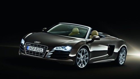 De Audi A8 en R8 zijn tijdelijk leverbaar in de superluxe exclusive-uitvoering. De limousine heeft de Pro Line plus-uitvoering als basis, verrijkt met 20 inch wielen en Valcona-leder. De Audi R8 Spyde