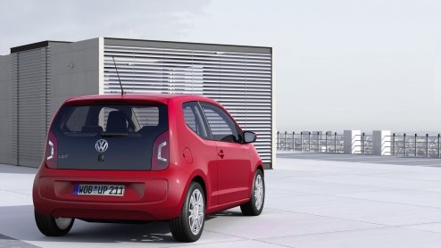 Volkswagen heeft groot nieuws vandaag. Met de nieuwe Up! bestormt het merk het populaire A-segment, zoals de Lupo dat ooit ook deed. Begin 2012 staat-ie al bij de dealer, met voorbeeldige CO2-cijfer