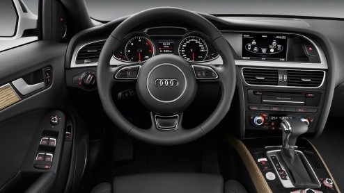 In navolging van de vernieuwde Audi A4 Limousine en Avant staat vanaf volgende maand de geretoucheerde A4 allroad in de showroom. Prijzen vallen tot 3000 euro lager uit dan voorheen; de vanafprijs lig