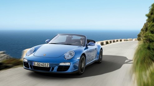Porsche breidt de top van het modellengamma uit met twee vierwielaangedreven versies van de 911. De Coup en de Cabriolet van de 911 Carrera 4 GTS staan vanaf augustus bij de dealers.
