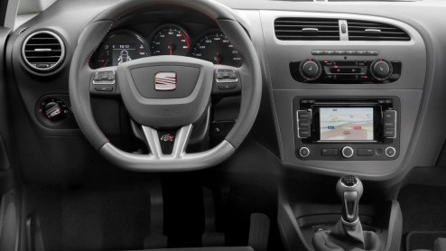 Seat breidt het aanbod van de Leon FR uit met extra motorisaties. Vanaf nu zijn ook de 1.4 TSI, 1.8 TSI, 1.8 TS en 2.0 TDI met FR-badge verkrijgbaar. Tegelijkertijd introduceert SEAT de Leon FR Armin