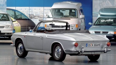 Techno Classica 2011 in Essen is vanaf nu geopend en toont tot 3 april de fraaie oldtimercollectie van diverse merken. Volkswagen neemt onder meer de allereerste Golf Cabriolet mee naar de beurs, een 