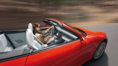 De Porsche 911 Carbriolet is vanaf het voorjaar van 2012 verkrijgbaar op de Nederlandse automarkt. De nieuwe 911 is er meteen als Carrera en Carrera S met een nieuwe, lichtgewicht kap.
