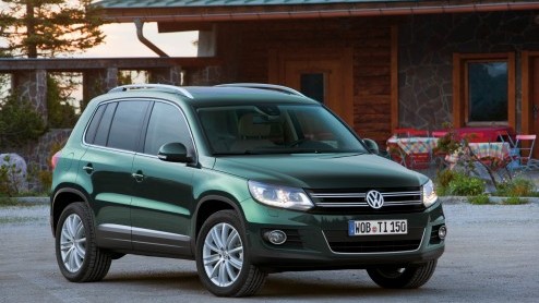 Nog deze maand staat de vernieuwde Tiguan bij in de Volkswagen-showroom. De opgefriste compacte SUV is in diverse uitvoeringen zuiniger geworden en bovendien leverbaar met nieuwe assistentiesystemen. 