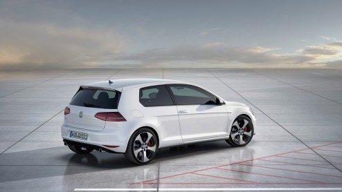 Twee tegenpolen van de zevende generatie Volkswagen Golf vinden we op de beursvloer in Parijs: de GTI en de BlueMotion. Met een gemiddeld verbruik van 1 op 31,2 is de BlueMotion de zuinigste Golf ooit