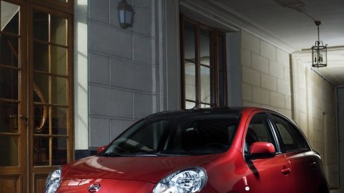 Nissan heeft samen met modemagazine ELLE een speciale uitvoering van de Micra bedacht; de Micra ELLE. Voorzien van extra snufjes en specifieke styling debuteert de Japanner op de Autosalon van Parijs.