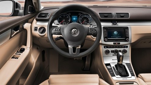 Stoer doen in een Passat? Dat kan, want vanaf nu is de Passat Alltrack te bestellen. Met keuze uit twee TSI- en twee TDI-motoren begint de prijslijst bij 39.890 euro. Vierwielaandrijving is op bijna a