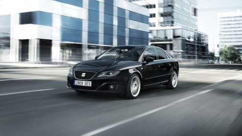 Seat kijkt al naar het najaar en geeft de Exeo een update. Naast nieuwe bi-xenon koplampen, LED-dagrijverlichting en andere bekledingstoffen in het interieur werden ook de TDI-motoren zuiniger.