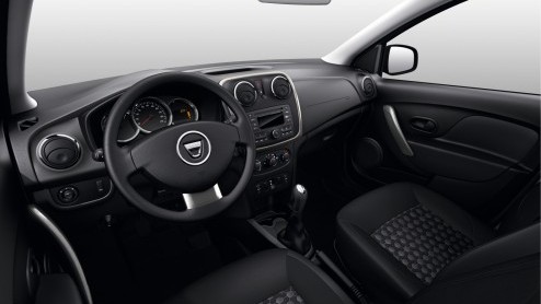 Een nieuwe auto op de markt brengen in het compacte segment is niet eenvoudig: de concurrentie is groot en daarbij is de lat al aardig hoog gelegd. Dacia probeert met de nieuwe Sandero als vanouds het