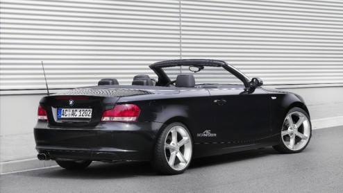 Wie de door ons gereden BMW 120iA Cabrio nog net wat tam vind, kan zich melden bij het team van AC Schnitzer. Deze gerenommeerde BMW-tuner heeft motortuning en een stylingpakket klaarliggen, om je ope