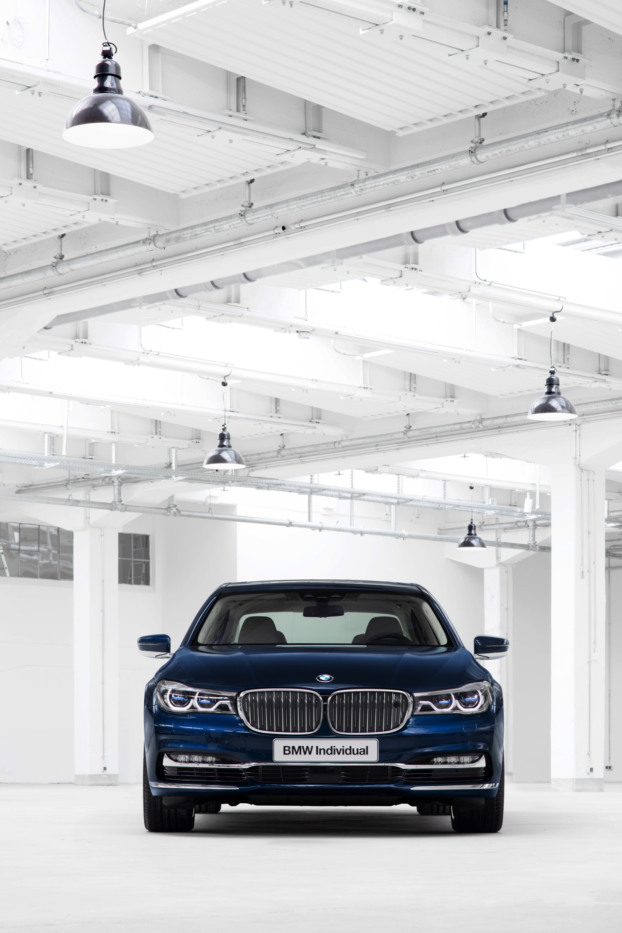 BMW 7 Serie viert 100 jarig bestaan van BMW met de door BMW Individual op smaak gebrachte The Next 100 Years uitvoering.