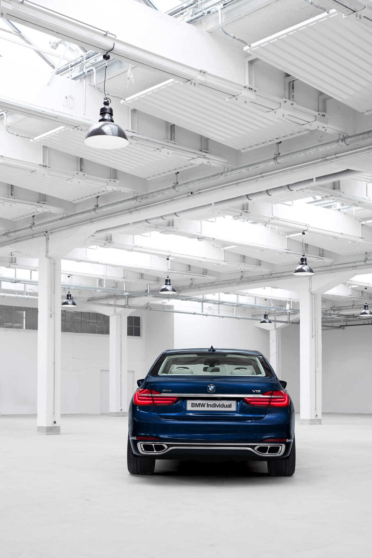 BMW 7 Serie viert 100 jarig bestaan van BMW met de door BMW Individual op smaak gebrachte The Next 100 Years uitvoering.