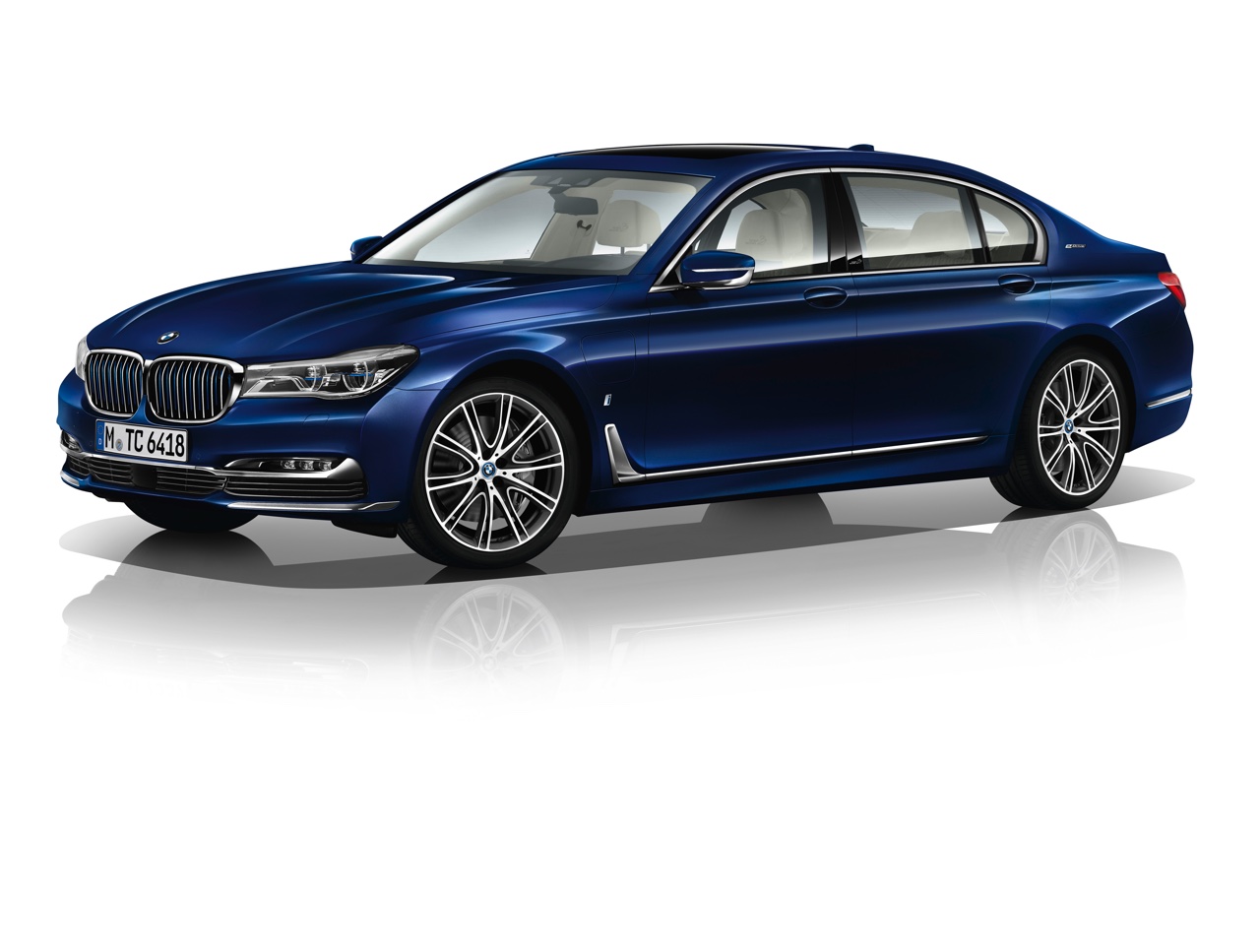 BMW 7 Serie viert 100 jarig bestaan van BMW met de door BMW Individual op smaak gebrachte The Next 100 Years uitvoering.