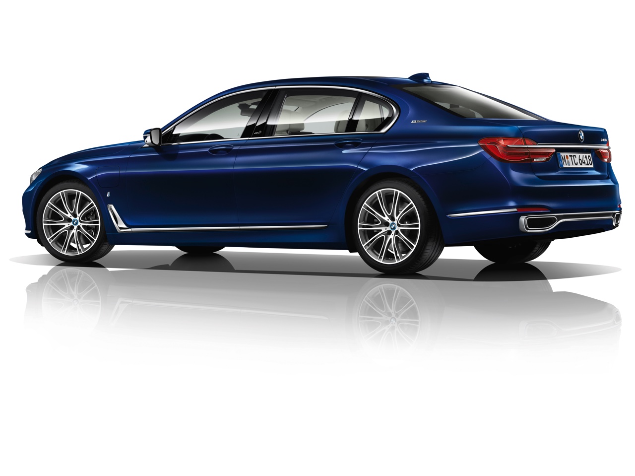 BMW 7 Serie viert 100 jarig bestaan van BMW met de door BMW Individual op smaak gebrachte The Next 100 Years uitvoering.