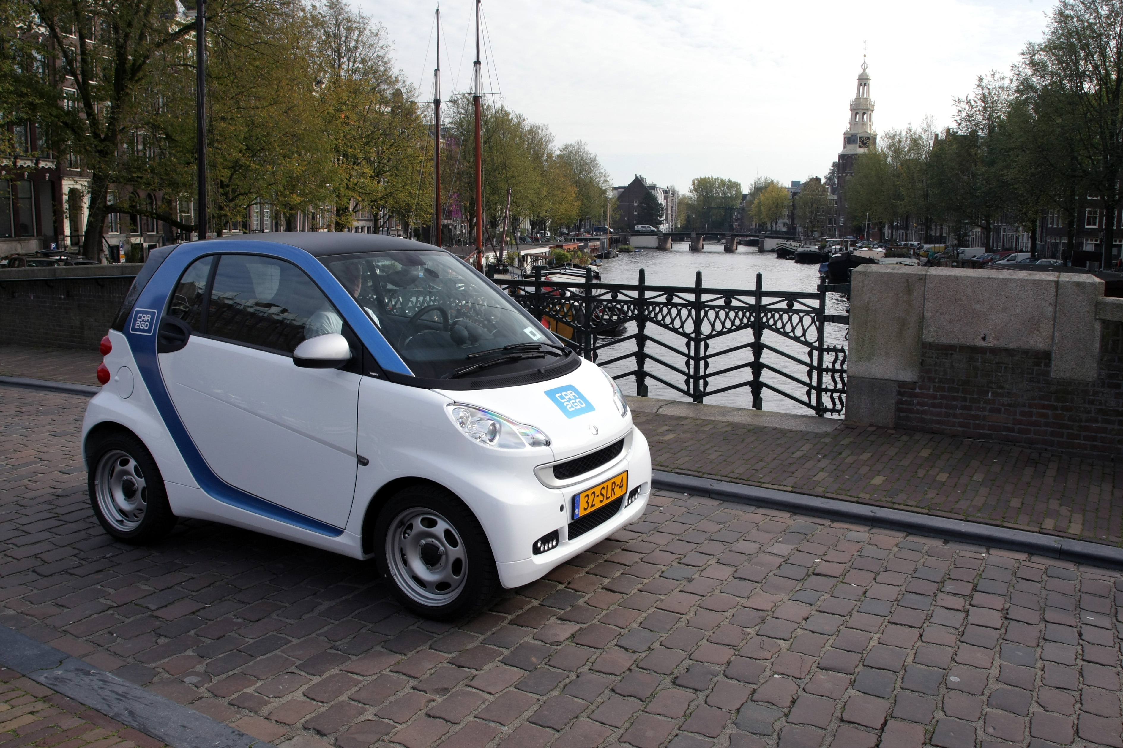 AutoVandaag viert in samenwerking met Athlon 100 jaar mobiliteit. In dit artikel staat de Witkar en de opkomst van autodelen in Nederland centraal met initiatieven zoals Greenwheels en Car2go.