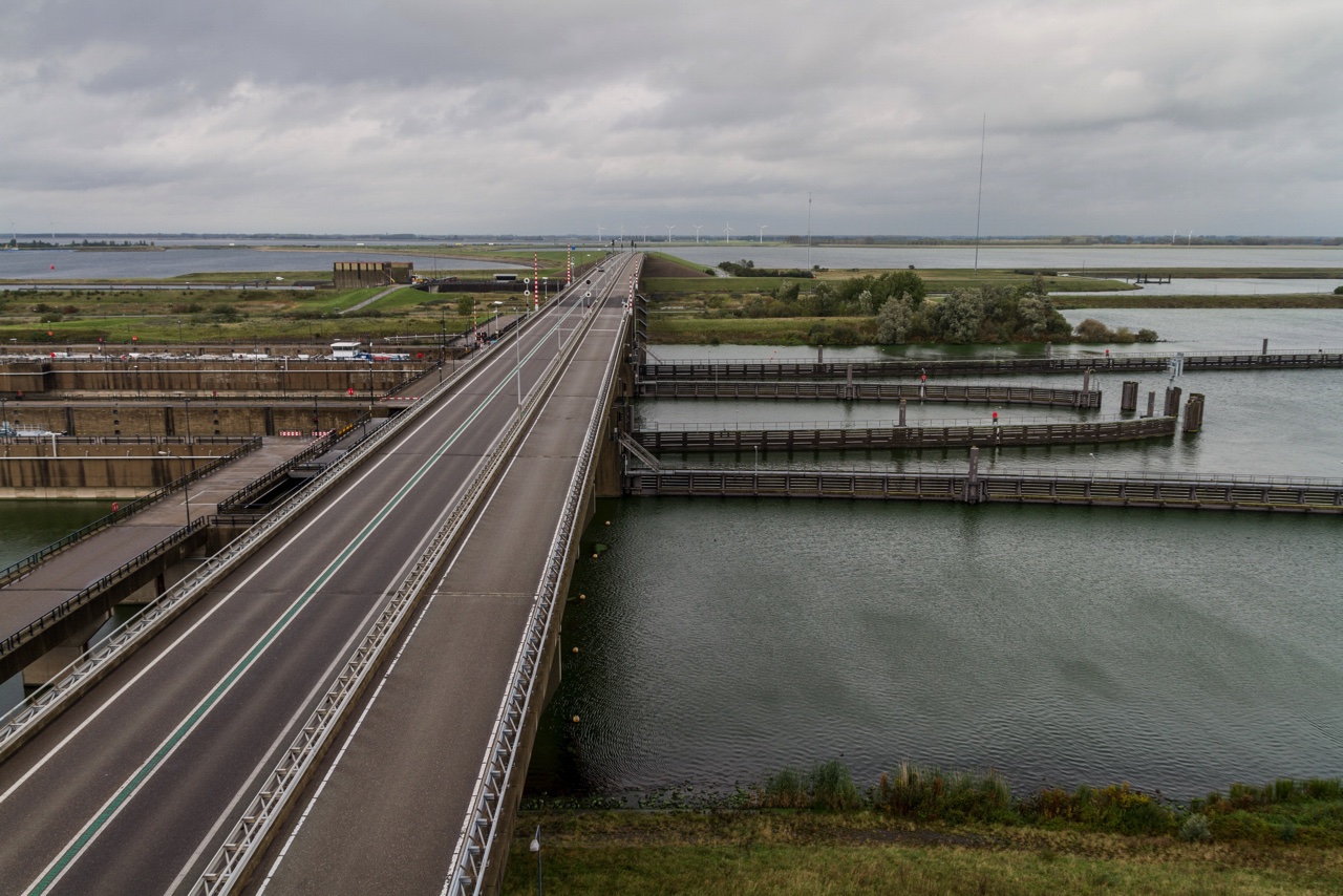 AutoVandaag viert in samenwerking met Athlon 100 jaar mobiliteit. In dit artikel staat de autoloze zondag vanaf 1939 centraal, een dag waarin het reguliere verkeer niet mocht rijden.