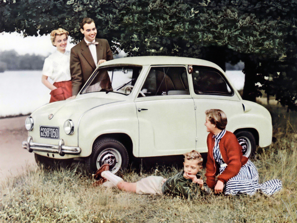AutoVandaag viert in samenwerking met Athlon 100 jaar mobiliteit. In dit artikel staat de dwergauto centraal, ook wel de microcar genoemd. Kleine auto's met een bijzondere geschiedenis belicht.