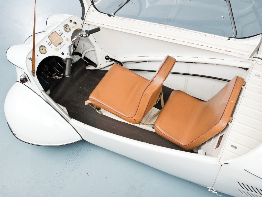 AutoVandaag viert in samenwerking met Athlon 100 jaar mobiliteit. In dit artikel staat de dwergauto centraal, ook wel de microcar genoemd. Kleine auto's met een bijzondere geschiedenis belicht.