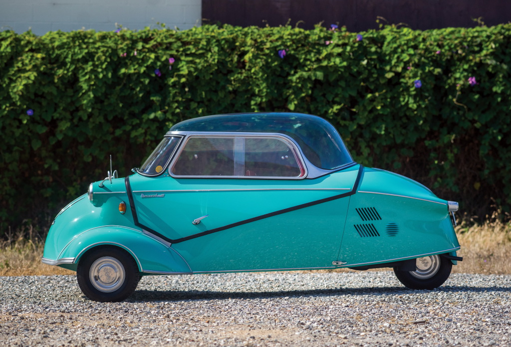 AutoVandaag viert in samenwerking met Athlon 100 jaar mobiliteit. In dit artikel staat de dwergauto centraal, ook wel de microcar genoemd. Kleine auto's met een bijzondere geschiedenis belicht.