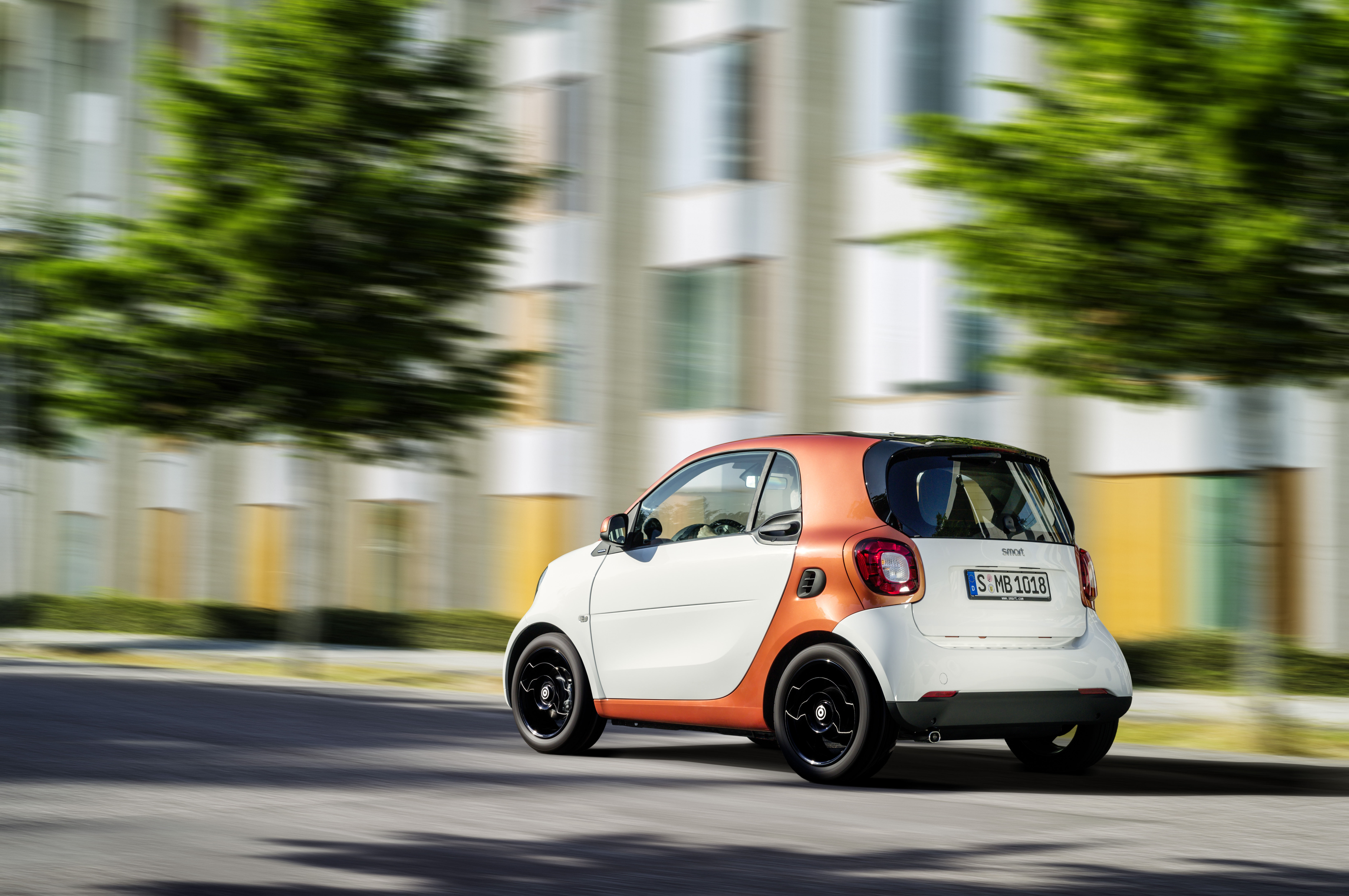 AutoVandaag viert in samenwerking met Athlon 100 jaar mobiliteit. In dit artikel staat de dwergauto centraal, ook wel de microcar genoemd. Kleine auto's met een bijzondere geschiedenis belicht.