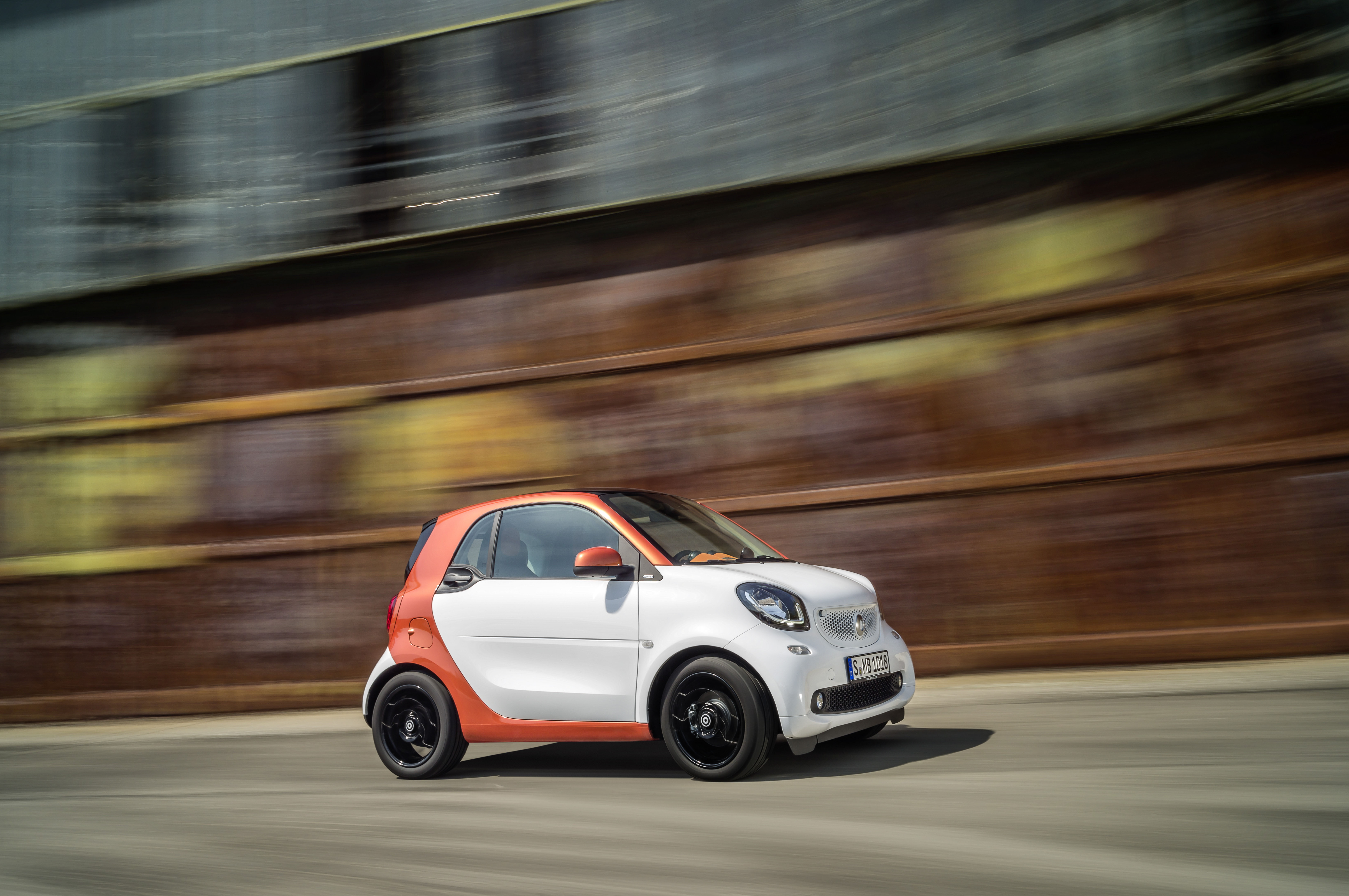 AutoVandaag viert in samenwerking met Athlon 100 jaar mobiliteit. In dit artikel staat de dwergauto centraal, ook wel de microcar genoemd. Kleine auto's met een bijzondere geschiedenis belicht.