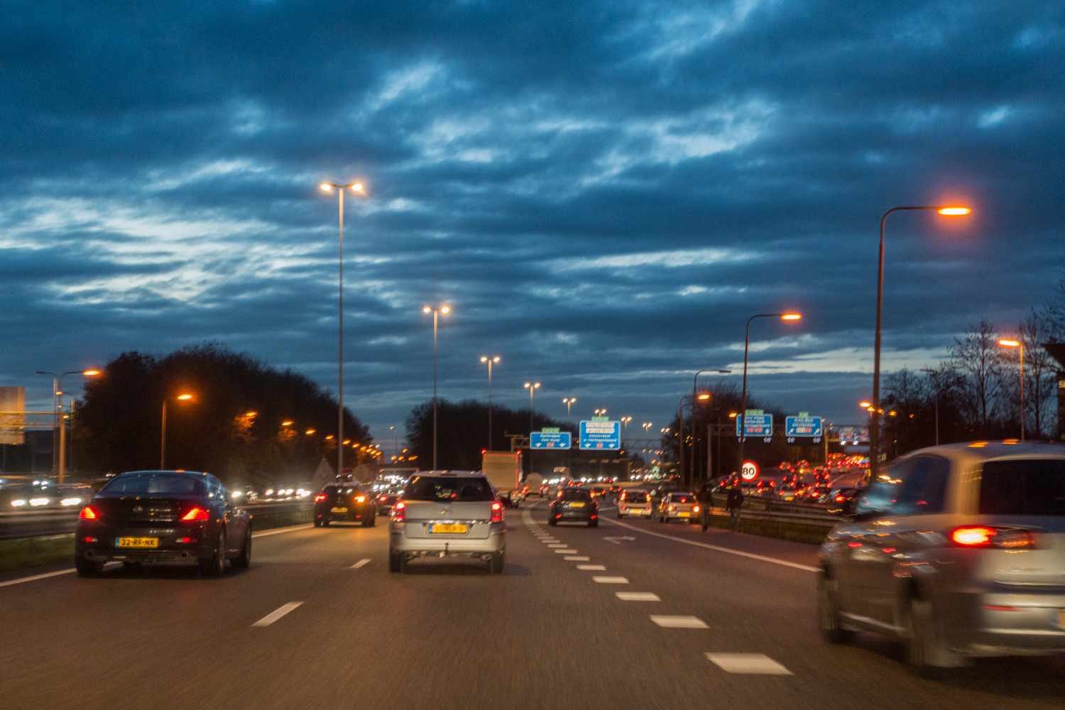 AutoVandaag viert in samenwerking met Athlon Car Lease 100 jaar mobiliteit. In dit artikel staat de opkomst van de eerste snelweg van Nederland centraal, de Rijksweg 12.