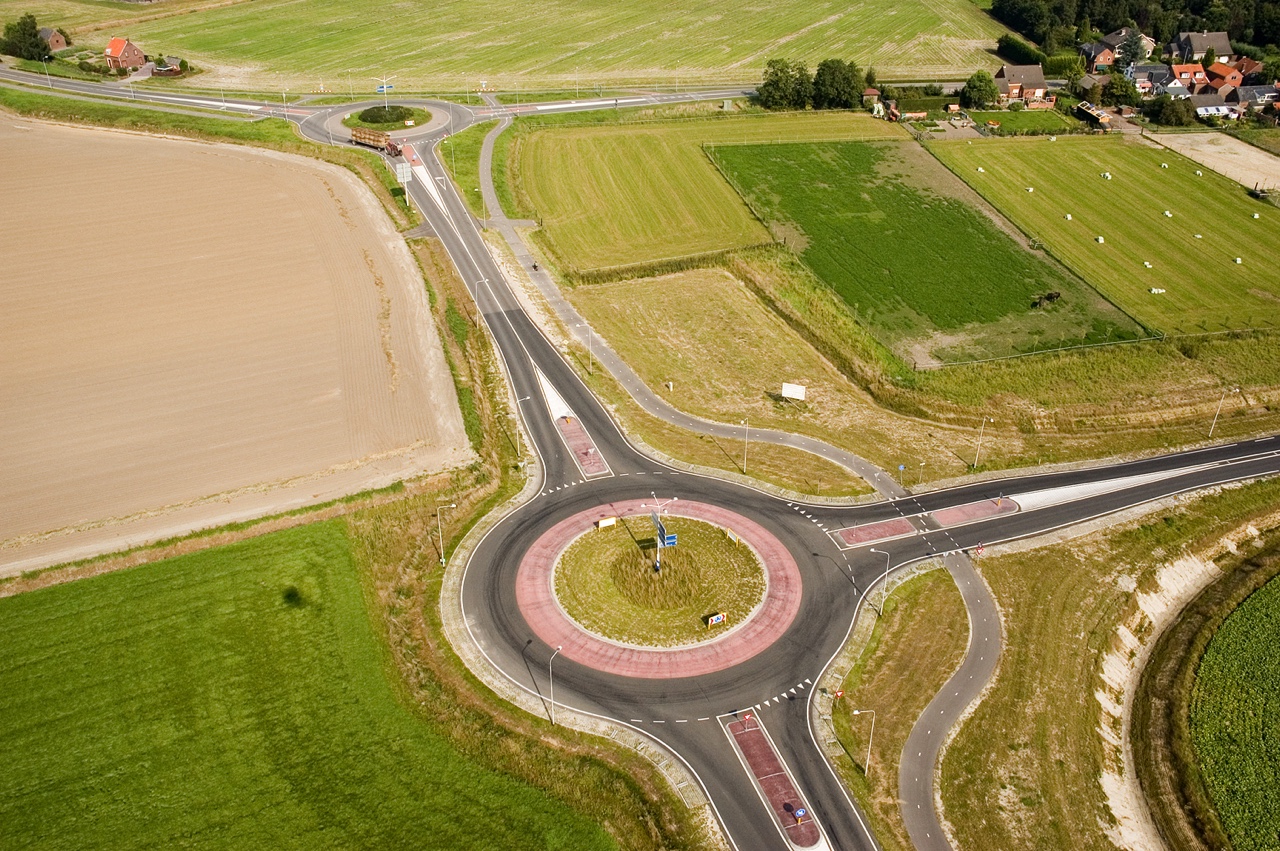 AutoVandaag viert in samenwerking met Athlon 100 jaar mobiliteit. In dit artikel staat de rotonde en het verkeersplein centraal, want die houden ons rijdend!