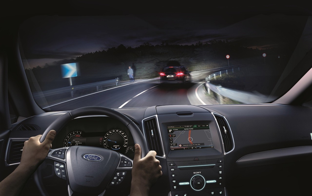 AutoVandaag viert in samenwerking met Athlon Car Lease 100 jaar mobiliteit. In dit artikel staat de opkomst van de cruise control centraal, een innovatie die zich ontwikkelt tot automatische piloot.