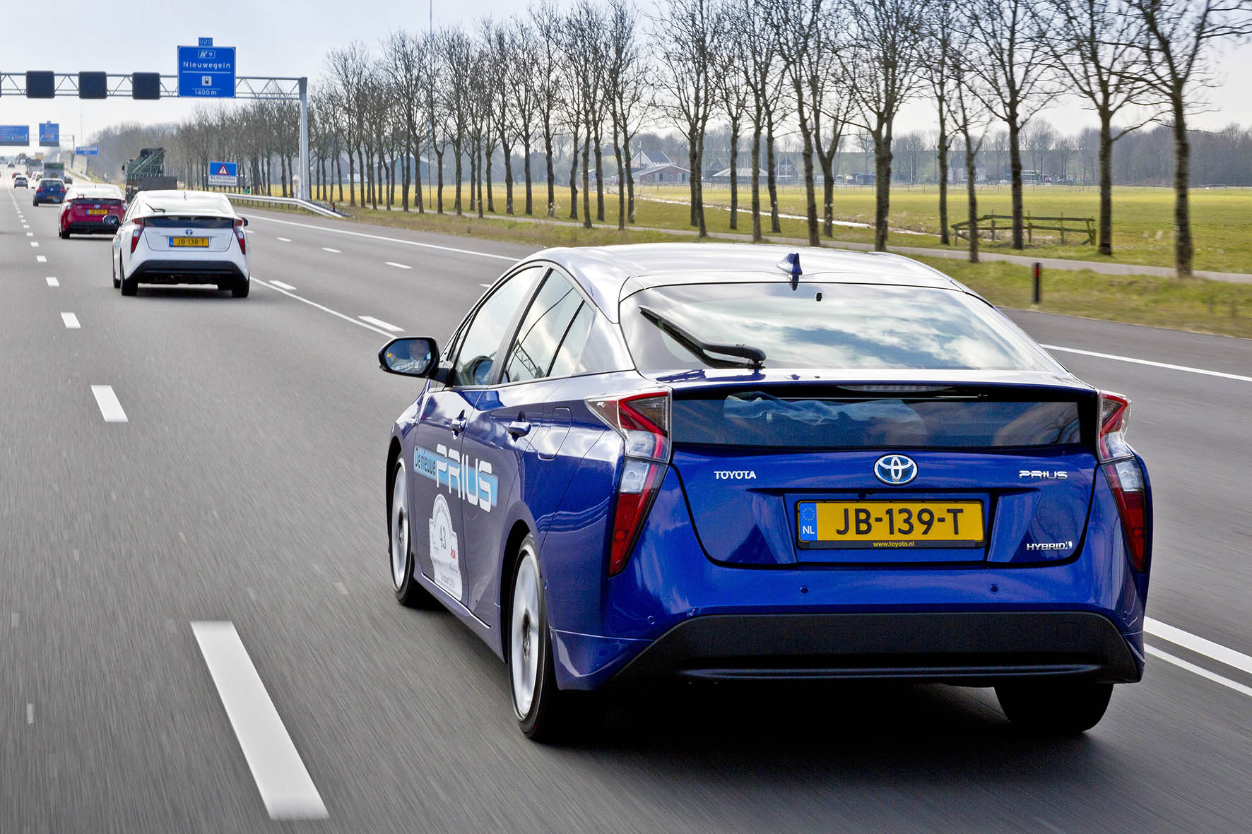 AutoVandaag viert in samenwerking met Athlon Car Lease 100 jaar mobiliteit. In dit artikel staat de opkomst van de cruise control centraal, een innovatie die zich ontwikkelt tot automatische piloot.