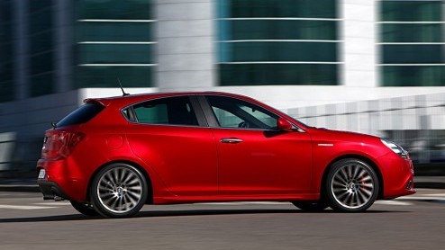 Nieuw in de uitvoeringsladder bij Alfa Romeo is de Giulietta Business Executive. Verkrijgbaar met de 1.4 Turbo MultiAir en een 1.6 JTDm wordt de zakelijk flink verwend met luxe terwijl de bijtelling 2