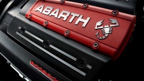 Abarth presenteert aanstaande zondag tijdens Italia a Zandvoort naast de 500C met handbak ook de extra gepeperde versie van de Abarth Punto Evo; de Esseesse met 180 pk en variabele KONI-dempers. Smake