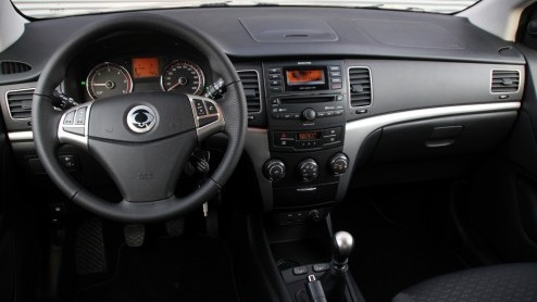 Ssangyong is in Nederland terug van weggeweest. De nieuwe importeur van het Koreaanse merk valt met de neus in de boter, nu de benzineversie van de nieuwe Korando en Actyon Sports pick-up gereed is vo