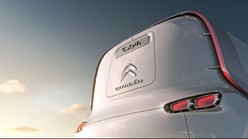 De Citron Tubik is de nieuwe concept car die Citron op de IAA van deze maand zal laten zijn. Het negenpersoons(!) studiemodel is genspireerd op de lijnen van de HY concept die we al eerder hebben g