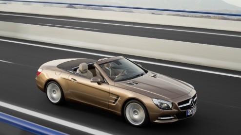 Precies 60 jaar na de introductie van de eerste SL presenteert Mercedes-Benz de nieuwe SL. Dit gebeurt in januari op de autotentoonstelling van Detroit. Nu alle officile details! In het voorjaar staa