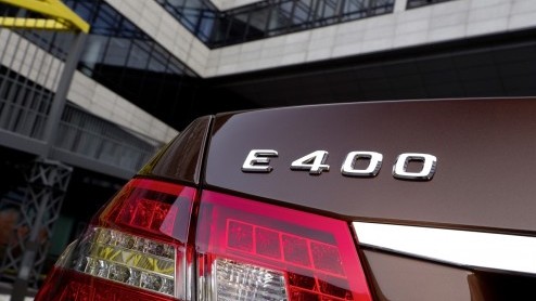 Hij zat al even in de pijplijn en wordt nu echt een feit; de Mercedes-Benz E 300 BlueTEC Hybrid, een dieselhybride met 109 gram CO2 uitstoot. Het offensief is echter niet compleet zonder de E 400 Hybr