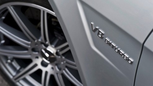 Wat doet Mercedes-Benz als de nieuwe E-Klasse alvast digitaal is onthuld? Plagen met de AMG-versie! In deze video zien we alvast een voorproefje en kunnen we kunnen ook al aardig wat details vertellen
