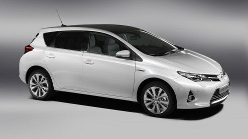 Toyota telt af naar de komst van de Auris, die in december naar Nederlandse showrooms wordt gestuurd. De productie van de vijfdeurs is zojuist gestart in de fabriek in het Engelse Burnaston.