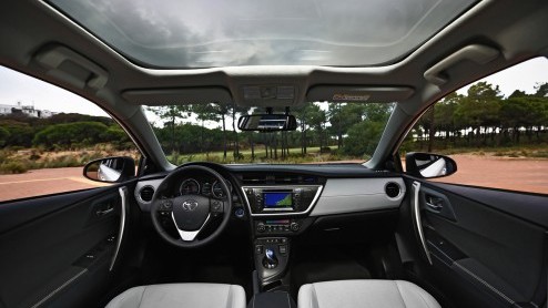 De nieuwe Toyota Auris is een feit en staat nog voor de jaarwisseling bij de dealer. Hoe zijn de eerste kilometers bevallen? We doen onze indruk op met de Auris Hybrid, die naar verwachting het meeste